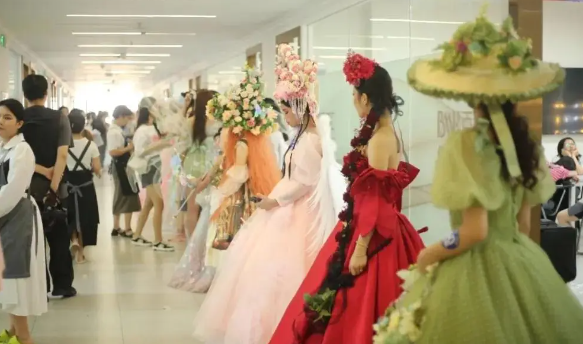 �A��У�@��-Ů���Wʲô���I����Ů���W�����OӋ���I��ô����2������@ƪ